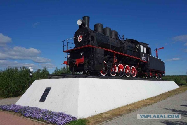 Памятник паровозу
