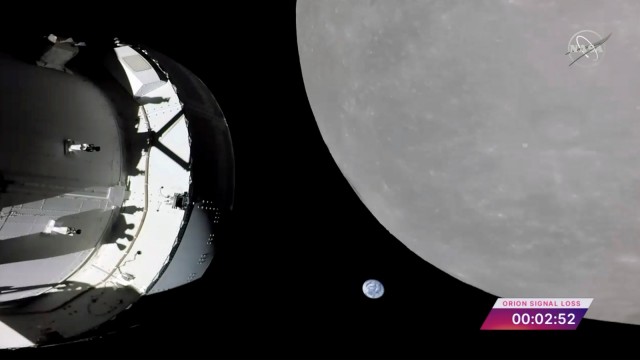 Космическая капсула НАСА «Орион» достигла Луны — впервые за 50 лет