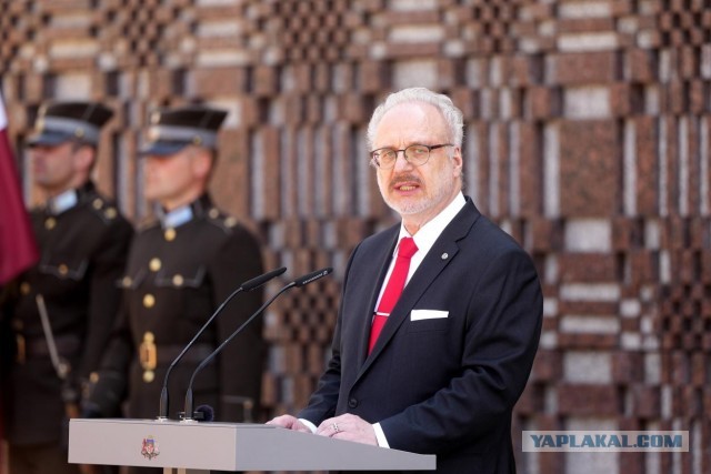 "Мы должны стать невосприимчивыми к "русскому миру" - президент Латвии