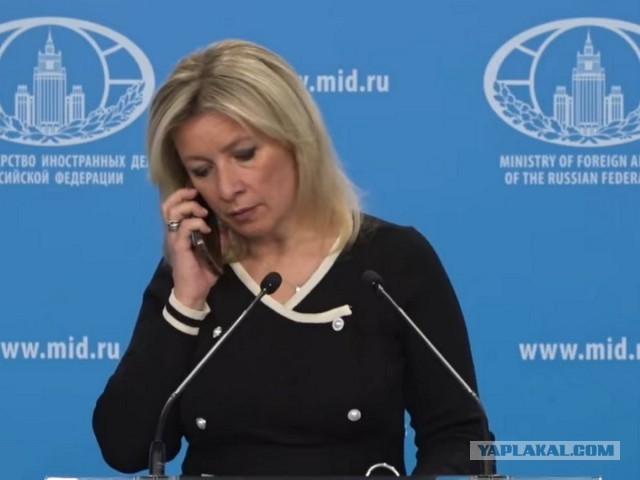 Телеведущая ВГТРК  настолько увлеклась ЯПом, что забыла про прямой эфир. Бывает