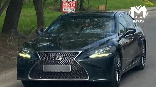 Управление губернатора подало в суд на УДИБ за яму, в которую влетел рабочий "Лексус" Михаила Котюкова.