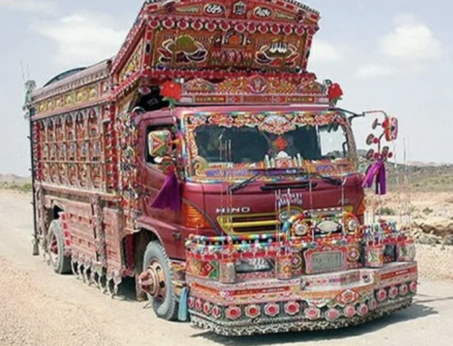 Индийский мастер каллиграфии