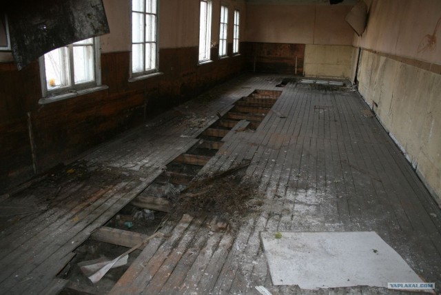 Заброшенная танковая база.