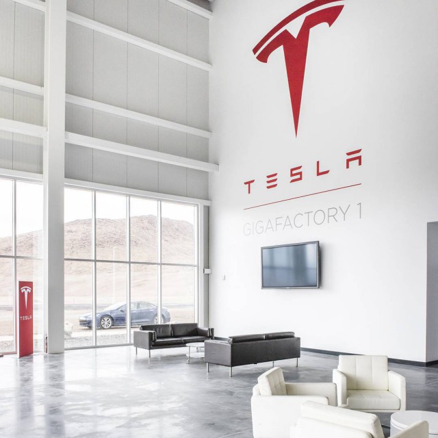 Снимки с места строительства новой фабрики Tesla