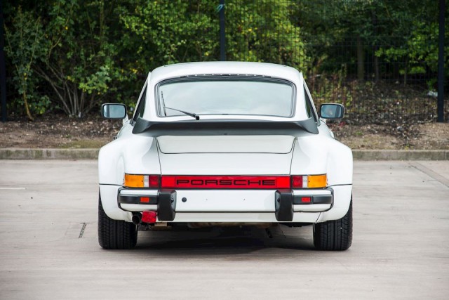 Капсула времени: Porsche 911 1986 года с пробегом 743 километра