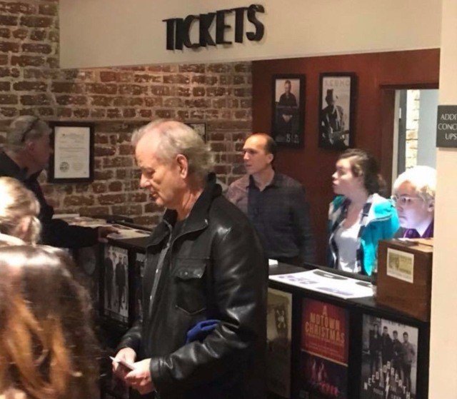 Билл Мюррей пришёл на концерт и купил билеты всем, кто стоял в очереди