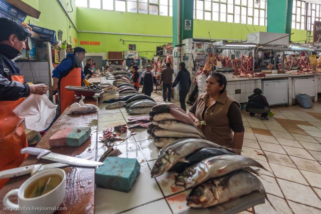 Хочешь увидеть колорит страны - иди на рынок. Рынок в Перу