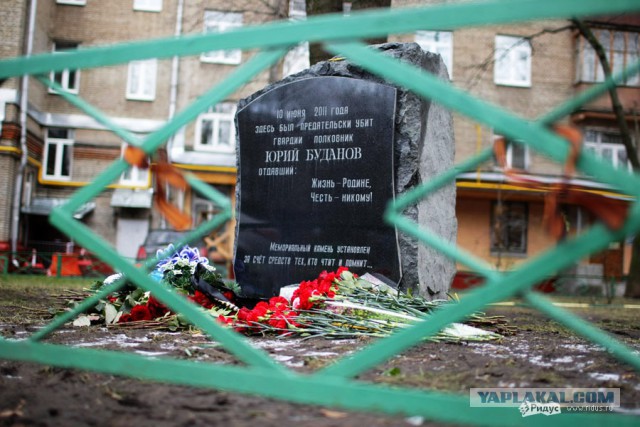«Откройте ворота. У нас сегодня черный день». Чечня провожает убийцу полковника Буданова
