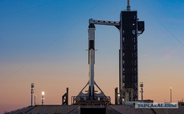 SpaceX запускает космический корабль Сrew Dragon