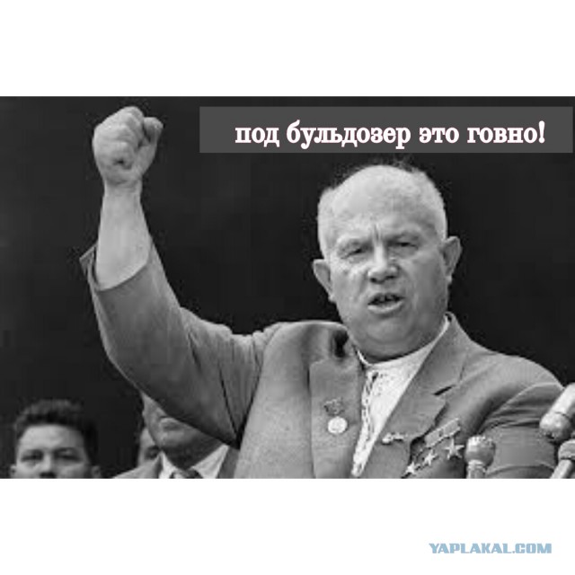 В центре Ярославля установили скульптуры танцующим девушкам, посвященные году театра в России