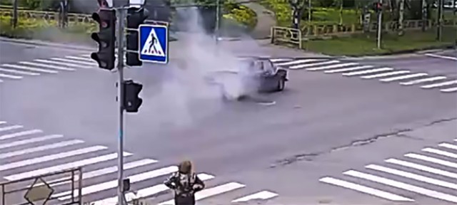 В Петрозаводске жители скинулись на новое авто дедушке, взамен сгоревшего