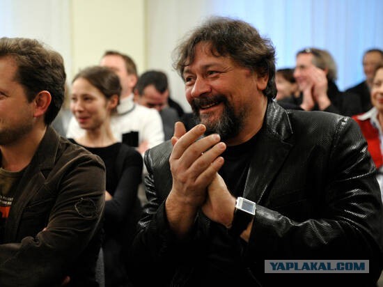 Уволенный из МХТ актер Дмитрий Назаров с женой покидает Россию