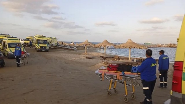 У берегов египетской Хургады затонул туристический батискаф с 45 россиянами, четыре человека погибли