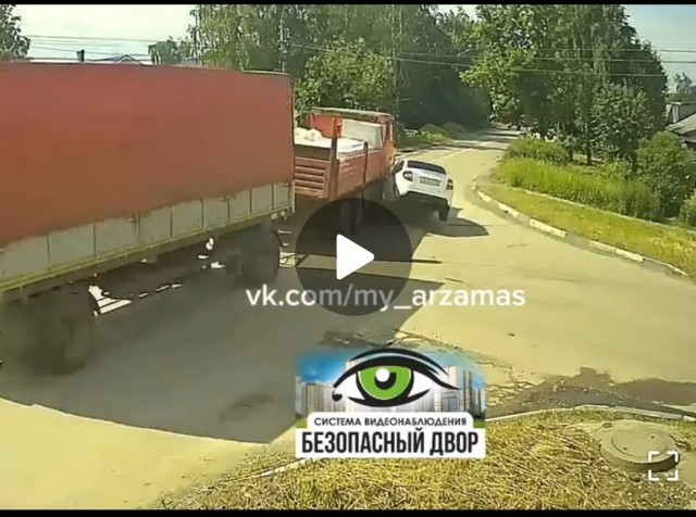 Камаз большой, но его не заметили.