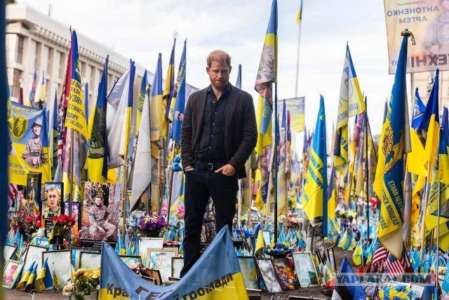 Счастливые школьники и студенты Непала сделали селфи на фоне горящего правительства