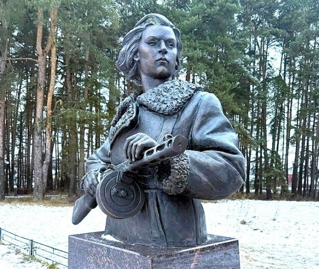 О героизме советских комсомолок на примере Е.Ф. Колесовой и ее женской ДРГ (очерк)