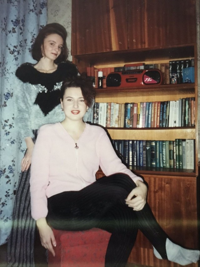 Девчата из 90-х и 00-х