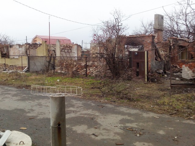 Октябрь 2015. Пригород Донецка пос. Октябрьский