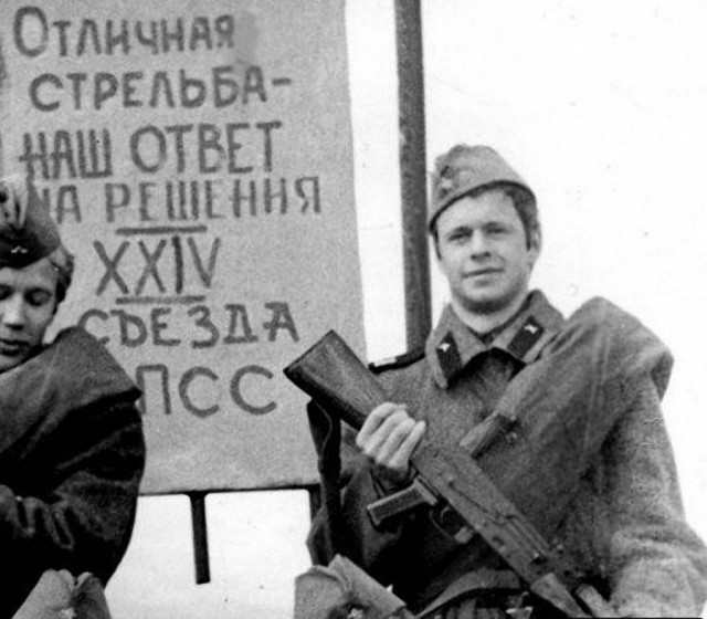 Как выглядели культовые рок-группы в самом начале карьеры