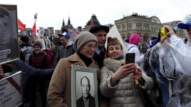 Река Бессмертного полка: Несколько часов шествия по Тверской за две минуты