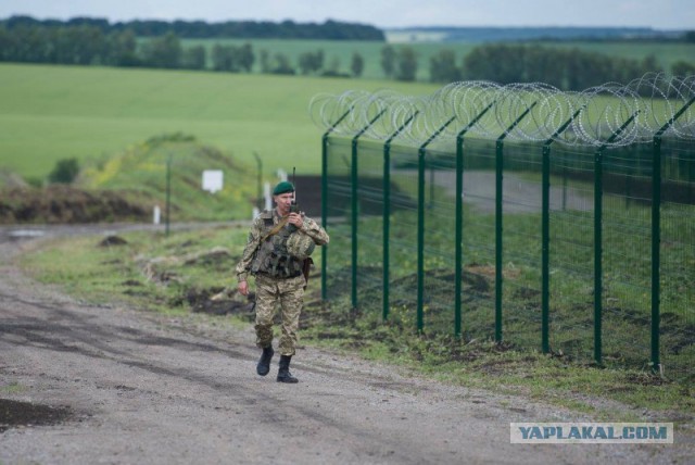 Как выглядит стена на границе Украины с Россией