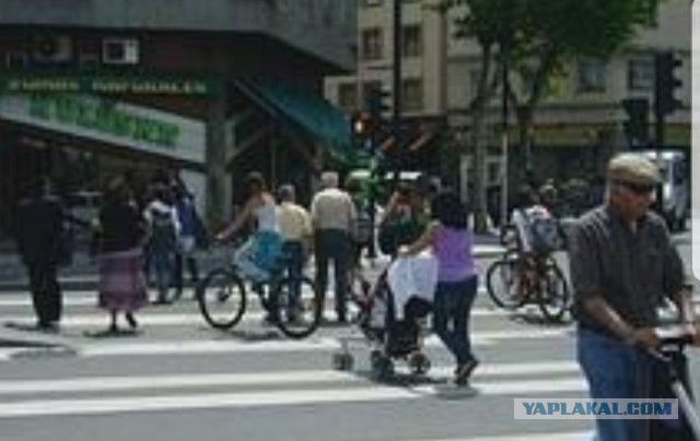 Водитель «Яндекс.Такси» сломал нос велосипедисту на глазах у очевидцев