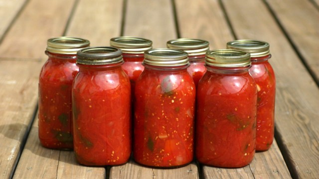 Жена Зеленского рассказала, что украинка сбила беспилотник банкой с помидорами