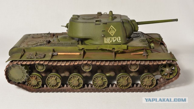Сборная модель советского танка КВ-1