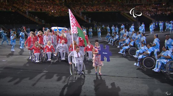 Белорусские спортсмены пронесли российский флаг на церемонии открытия паралимпиады