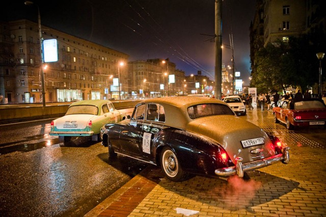 Ночная гонка ретро-автомобилей "Огни Москвы"