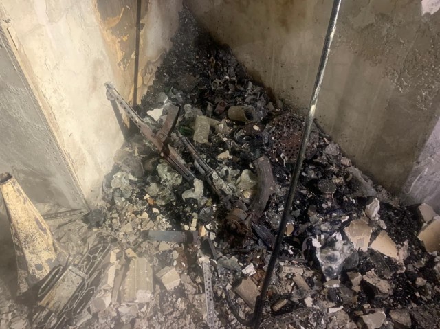 В элитном подмосковном посёлке Вешки ФСБ проводит масштабную спецоперацию - местный житель отстреливается из дома