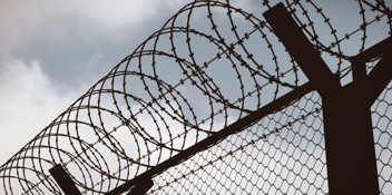 В колонии в Свердловске нашли тело насиловавшего школьниц депутата