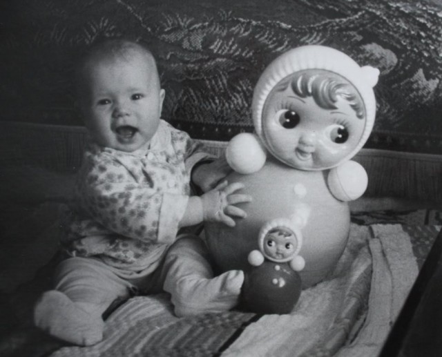 Симпатичная девчуля
