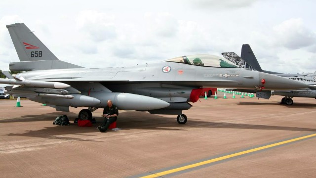 СМИ: Норвегия решила передать Украине F-16