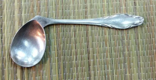 Для чего в Советском Союзе делали изогнутые ложки