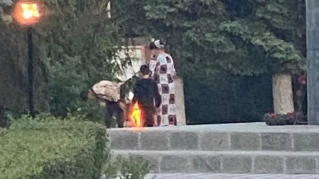 «Поднимали юбки и снимали штаны»: жители Пугачева пожаловались на цыган, веселившихся у Вечного огня