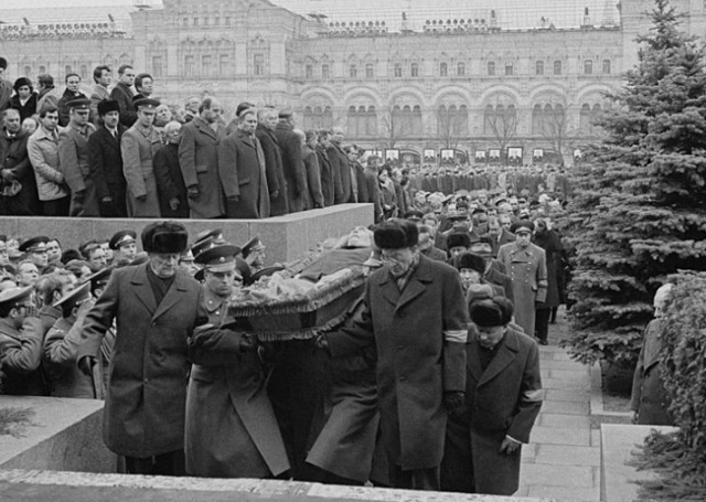 10 ноября — смерть Брежнева