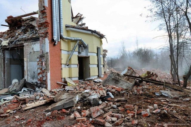 В Мытищах начался снос старых корпусов областной клинической больницы. Но есть нюанс…
