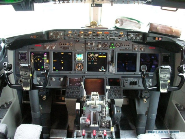 В кабине Боинга-737