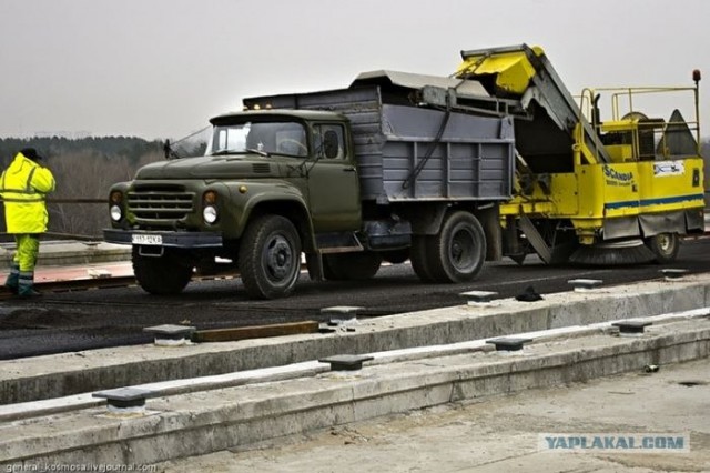 В Киеве упал кран