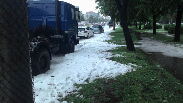 Жители Санкт-Петербурга открыли купальный сезон