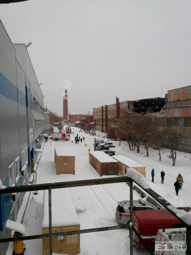 В Екатеринбурге из-за снега обрушилась крыша оборонного завода