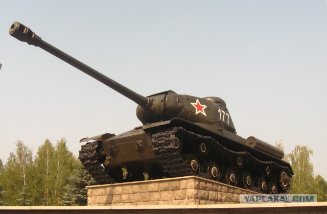Автомобили на постаменте