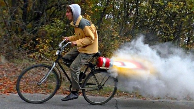 Самые странные вещи, которые можно заметить на шоссе