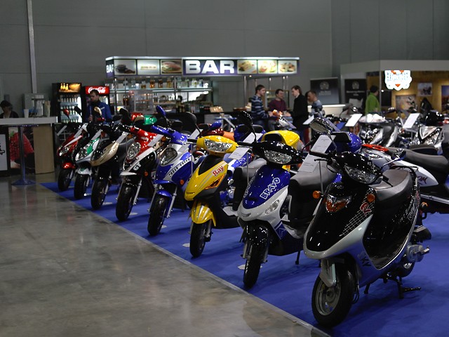 Владельцы скутеров и мопедов