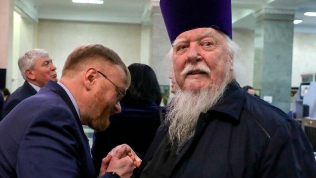 Россиян призвали полюбить заменяющих их мигрантов