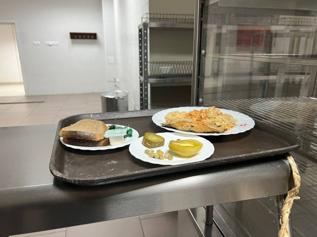 Внезапно, в день приезда губернатора, питание мобилизованных с пшеничной каши сменилось на отличное