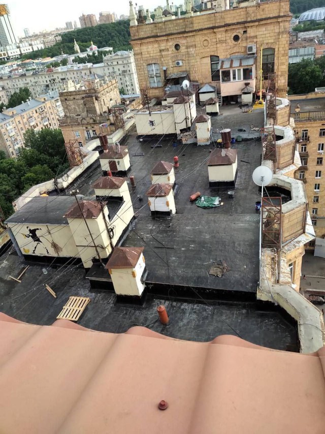 Решение острого жилищного вопроса: Москвич, который живет на крыше