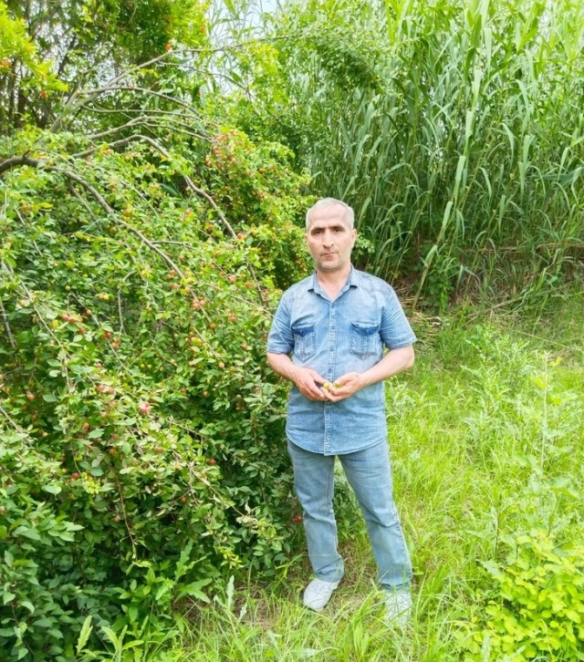 «Детям страшно, а я ведь сам отец»: как грузчик Рза Рзаев спасал людей в потоке кипятка — он рассказал, почему не мог иначе