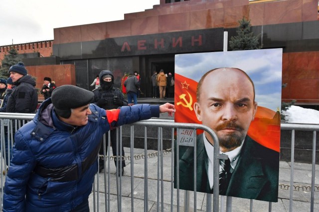 В России вновь призвали захоронить тело Ленина